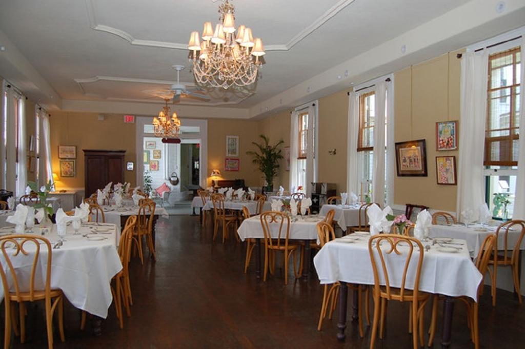 The Chalfonte Hotel Cape May Exterior photo